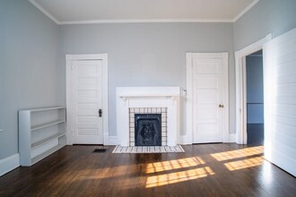 758 Lake Ave NE in Atlanta, GA - Foto de edificio - Building Photo