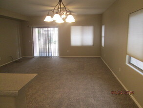 2124 E Indian Wells Dr in Chandler, AZ - Building Photo - Building Photo