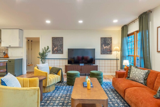 32 Whitaker View Rd in Fairview, NC - Building Photo - Building Photo