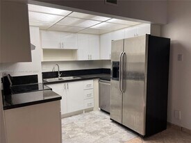 6175 NW 57th St in Tamarac, FL - Building Photo