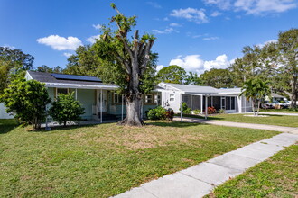 431 3rd St NW in Largo, FL - Foto de edificio - Building Photo