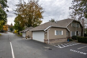 Cedar Crest in Langley, BC - Building Photo - Building Photo