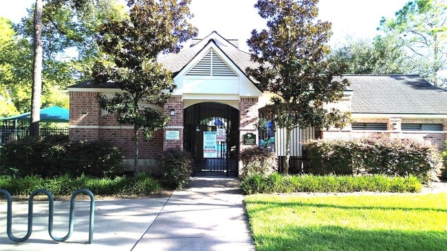 property at 18035 Somerset Knolls Ct