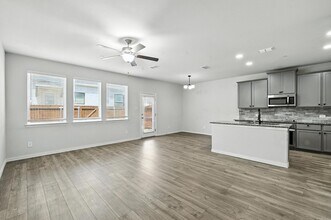 1102 Bowie Dr in Lewisville, TX - Building Photo - Building Photo