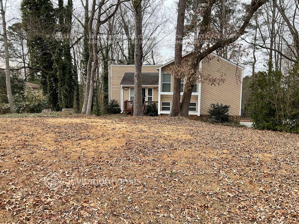 183 W Putnam Ferry Rd in Woodstock, GA - Foto de edificio