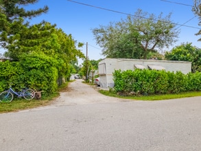 27881 New York St in Bonita Springs, FL - Foto de edificio - Building Photo