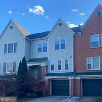 6413 Knapsack Ln in Centreville, VA - Building Photo