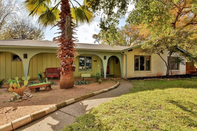 3203 Loyola Ln, Unit B in Austin, TX - Building Photo - Building Photo