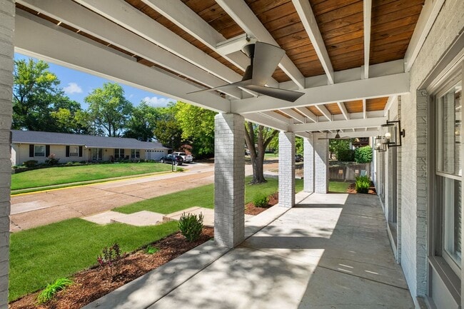 621 Broadmoor Dr in Chesterfield, MO - Building Photo - Building Photo