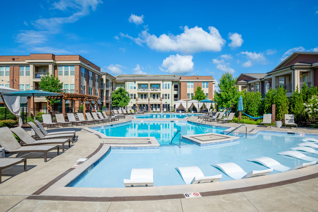 The Sawyer at One Bellevue Place in Nashville, TN - Foto de edificio