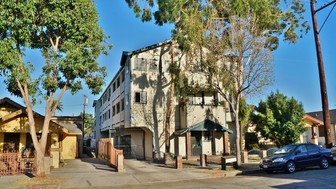 910 Gaviota Ave Apartments