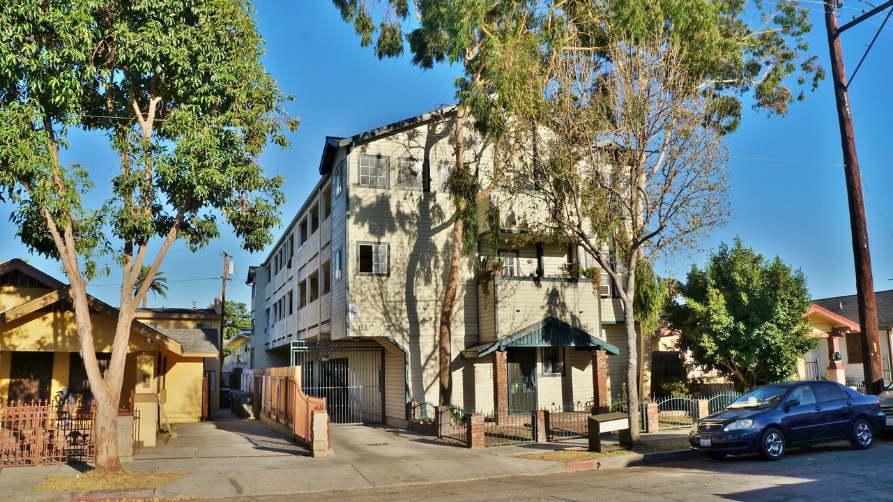 910 Gaviota Ave in Long Beach, CA - Building Photo