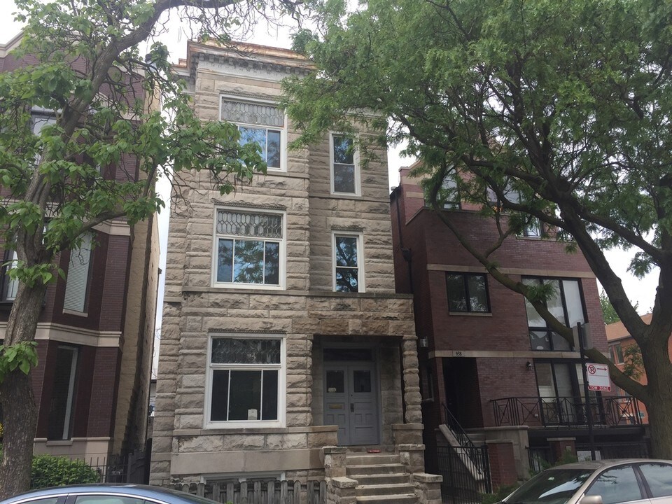 956 N Wolcott Ave in Chicago, IL - Foto de edificio