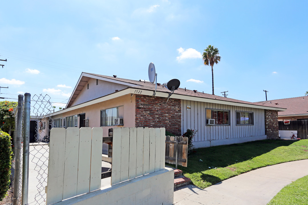 1522 E Locust Ave in Orange, CA - Building Photo