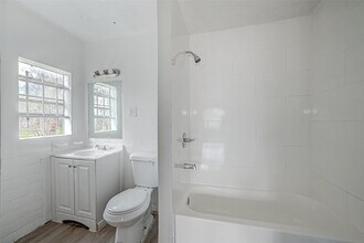 5315 Bellfort Ct in Houston, TX - Building Photo - Building Photo