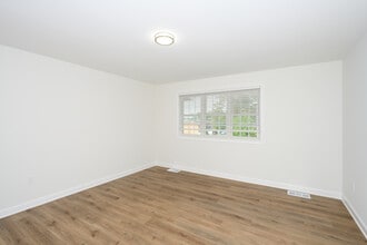 Normandy Hill Apartments in Alexandria, VA - Building Photo - Building Photo