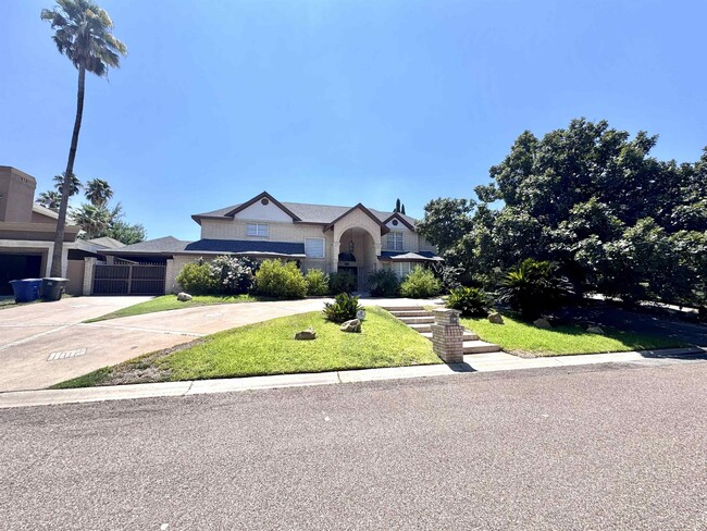 313 Linden Ln in Laredo, TX - Building Photo - Building Photo