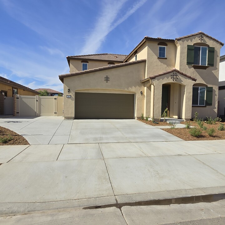 32871 Forgecroft St in Menifee, CA - Foto de edificio