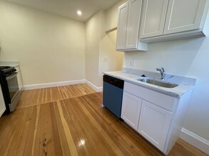 36 Addington Rd, Unit 3 in Brookline, MA - Foto de edificio - Building Photo
