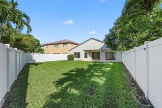 16762 NW 13th St in Pembroke Pines, FL - Building Photo - Building Photo