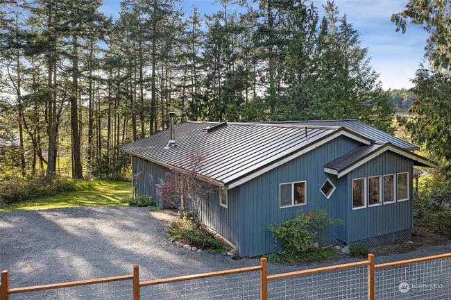 161 Forrest Dr in Friday Harbor, WA - Foto de edificio - Building Photo