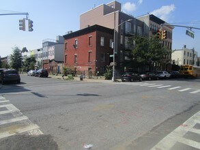 586 Marcy Ave in Brooklyn, NY - Foto de edificio - Building Photo