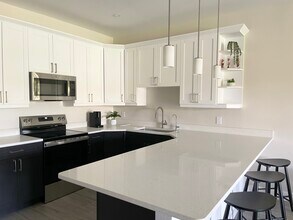 13447 Pine Needle Ln in Ft. Myers, FL - Foto de edificio - Building Photo