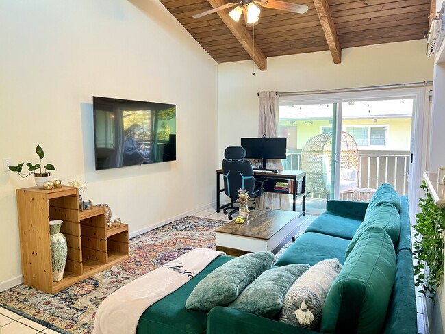 4836 Hollow Corner Rd, Unit 412 in Culver City, CA - Building Photo - Building Photo