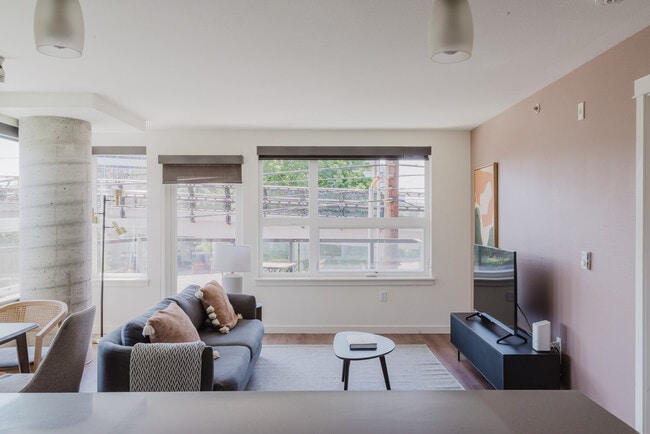 330 3rd Ave W in Seattle, WA - Building Photo - Building Photo
