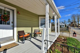21 12th St in Wareham, MA - Foto de edificio - Building Photo