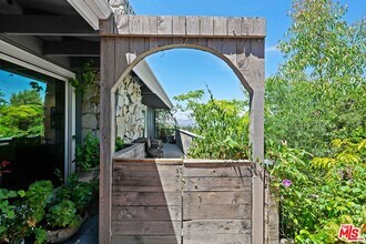 16582 Calneva Dr in Los Angeles, CA - Building Photo - Building Photo