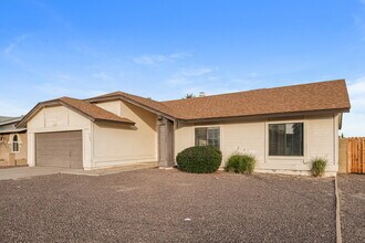 11001 N 55th Ave in Glendale, AZ - Building Photo - Building Photo