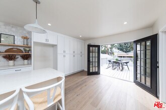 3766 Valleybrink Rd in Los Angeles, CA - Building Photo - Building Photo