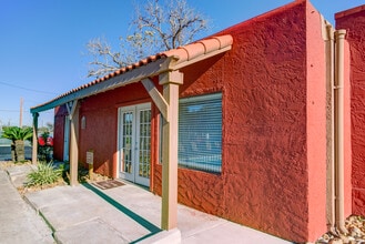 Windrush Apartments in Corpus Christi, TX - Foto de edificio - Building Photo