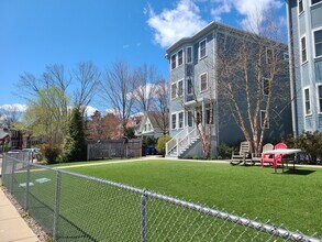 14 Fern St, Unit 2 in Boston, MA - Foto de edificio - Building Photo