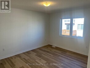 4 Vinewood Cres in Barrie, ON - Building Photo - Building Photo