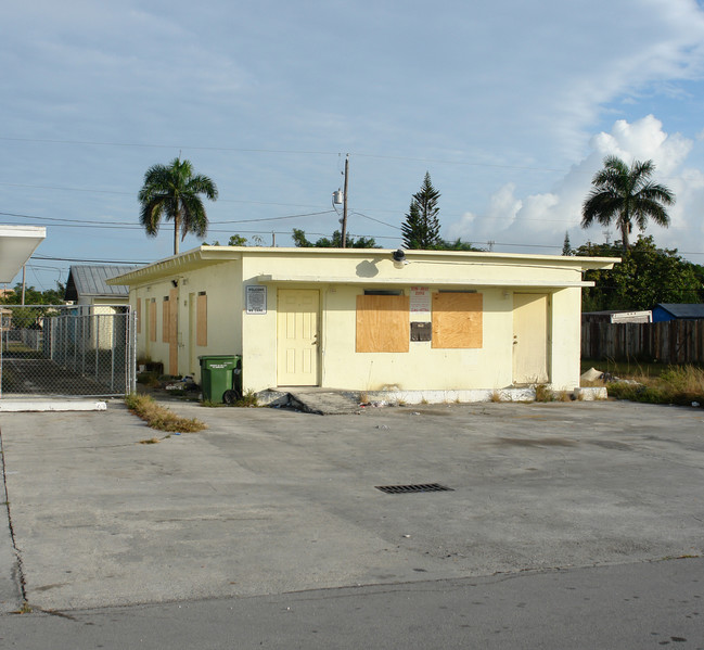 843 SW 7th St in Homestead, FL - Foto de edificio - Building Photo