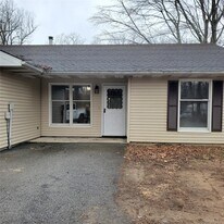 71 E Searsville Rd in Montgomery, NY - Building Photo
