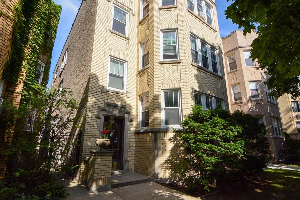 5534 N Artesian Ave in Chicago, IL - Foto de edificio