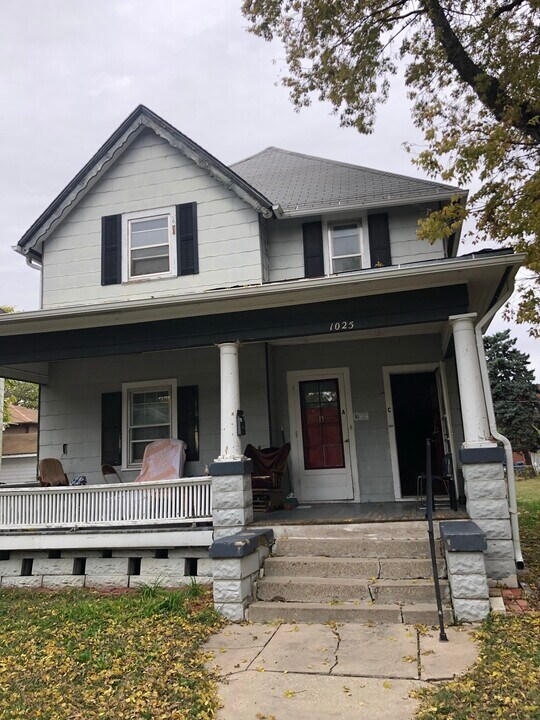 1025 Goodhue Blvd, Unit B in Lincoln, NE - Building Photo