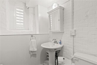 426 Spring St in Newport, RI - Building Photo - Building Photo