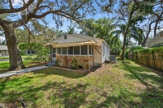 8723 N Dexter Ave in Tampa, FL - Building Photo - Building Photo