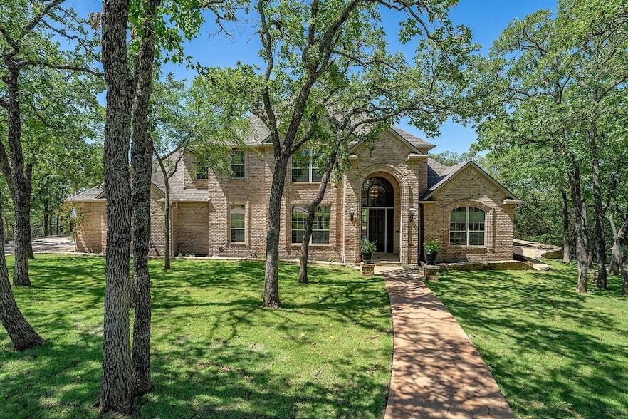 10111 Bluffview Cir, Unit 4319-22 in Pilot Point, TX - Building Photo