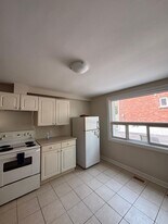 85 Centre St W in Richmond Hill, ON - Building Photo