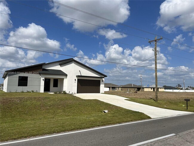 133 Diplomat Pkwy E in Cape Coral, FL - Building Photo - Building Photo