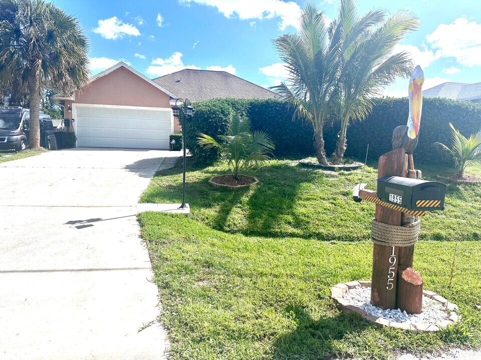 1955 SW Castinet Ln in Port St. Lucie, FL - Building Photo