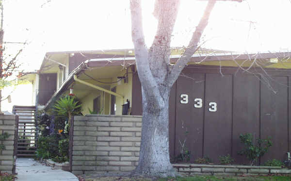 333 Cabrillo St in Costa Mesa, CA - Foto de edificio - Building Photo