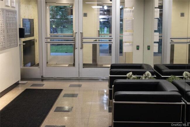 5 Fordham Hill Oval in Bronx, NY - Building Photo - Building Photo