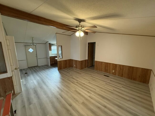 7246 FL-44 in Wildwood, FL - Building Photo - Building Photo