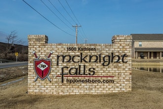 Mcknight Falls in Jonesboro, AR - Building Photo - Building Photo